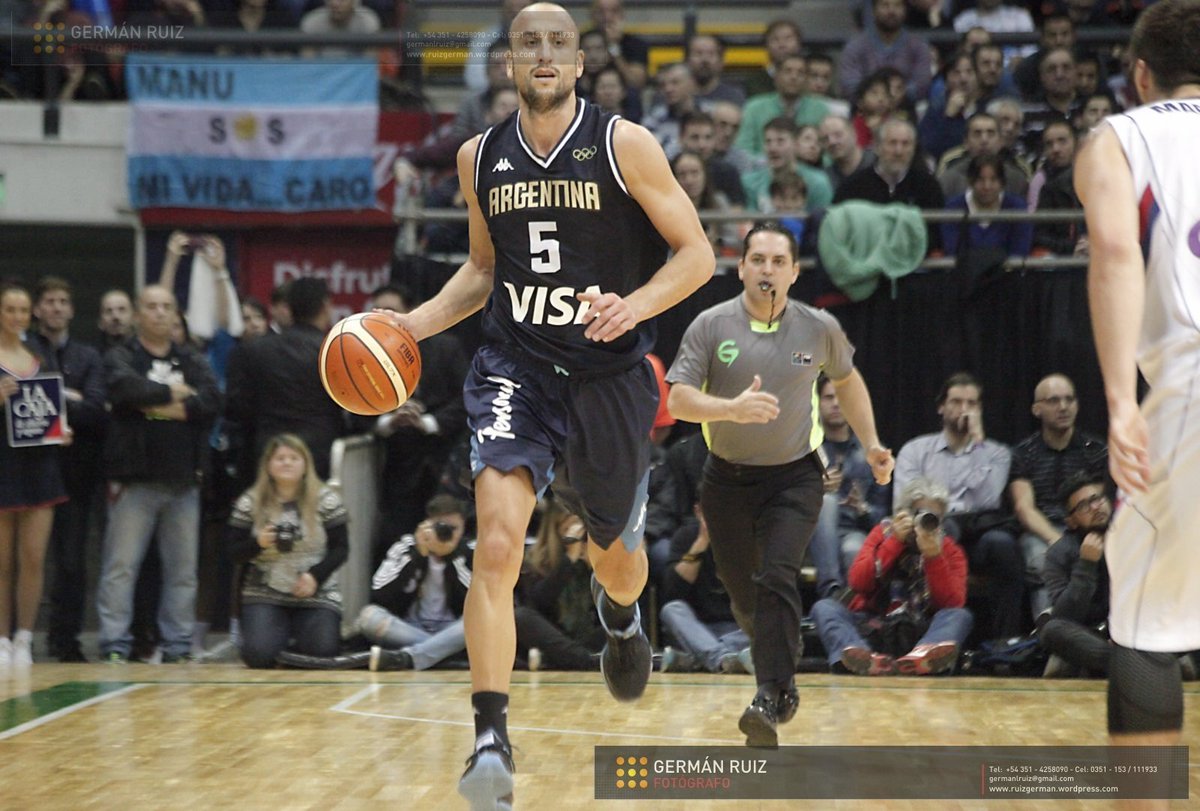 Único jugador en 34 años que me fue imposible dirigir durante un juego.Era imnotico, no lo podía dejar de mirar. No siempre se tiene la suerte de compartir una pasión con alguien a quien se admira, tuve la dicha de poder decirle todo esto en persona...ETERNAMENTE GRACIAS MANU...