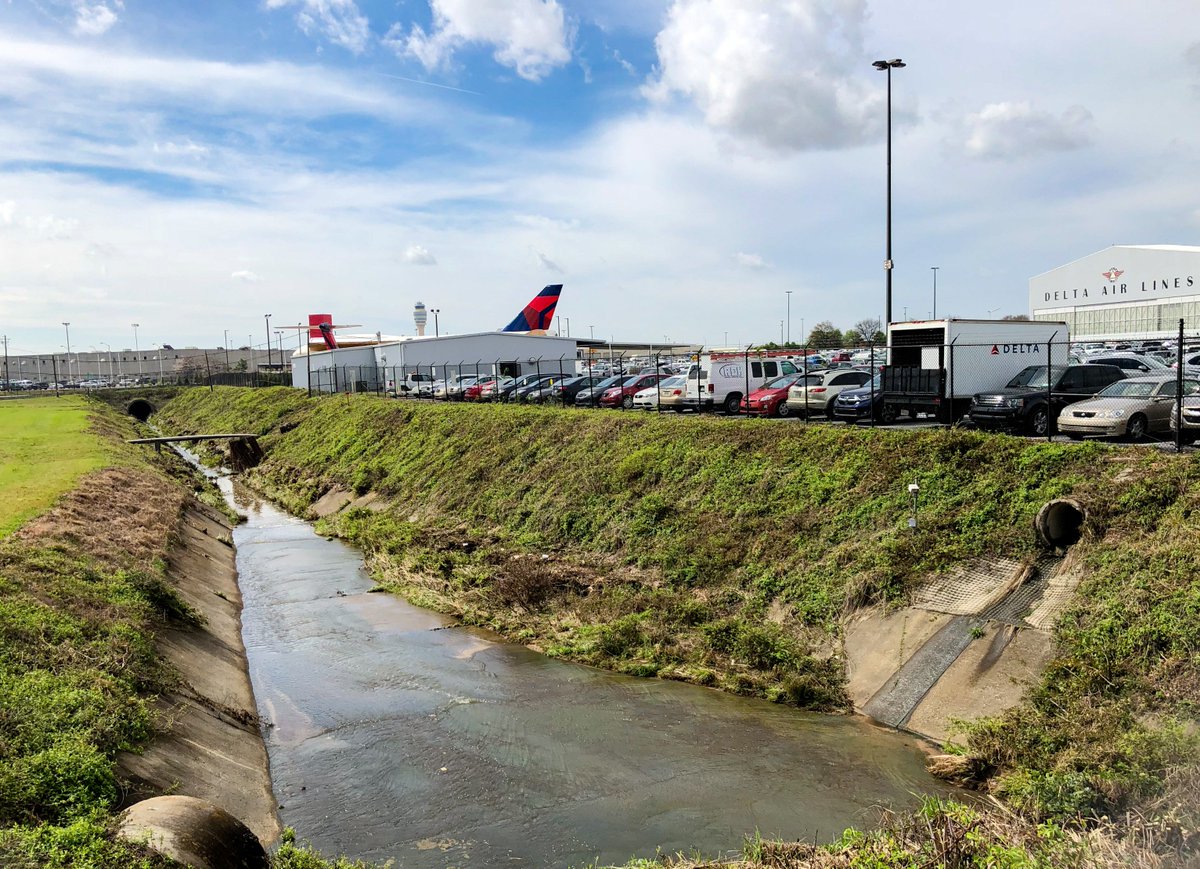 ConservationFnd's tweet photo. In our latest blog, Hannah Palmer @StumptownGA, urban designer & author from Atlanta, shares a personal story about discovering Georgia’s 2nd longest river beneath Hartfield-Jackson Airport @ATLairport, & the impacts it has had on surrounding communities: https://t.co/f9oqZqN4QC. https://t.co/KS3XBwPRDn
