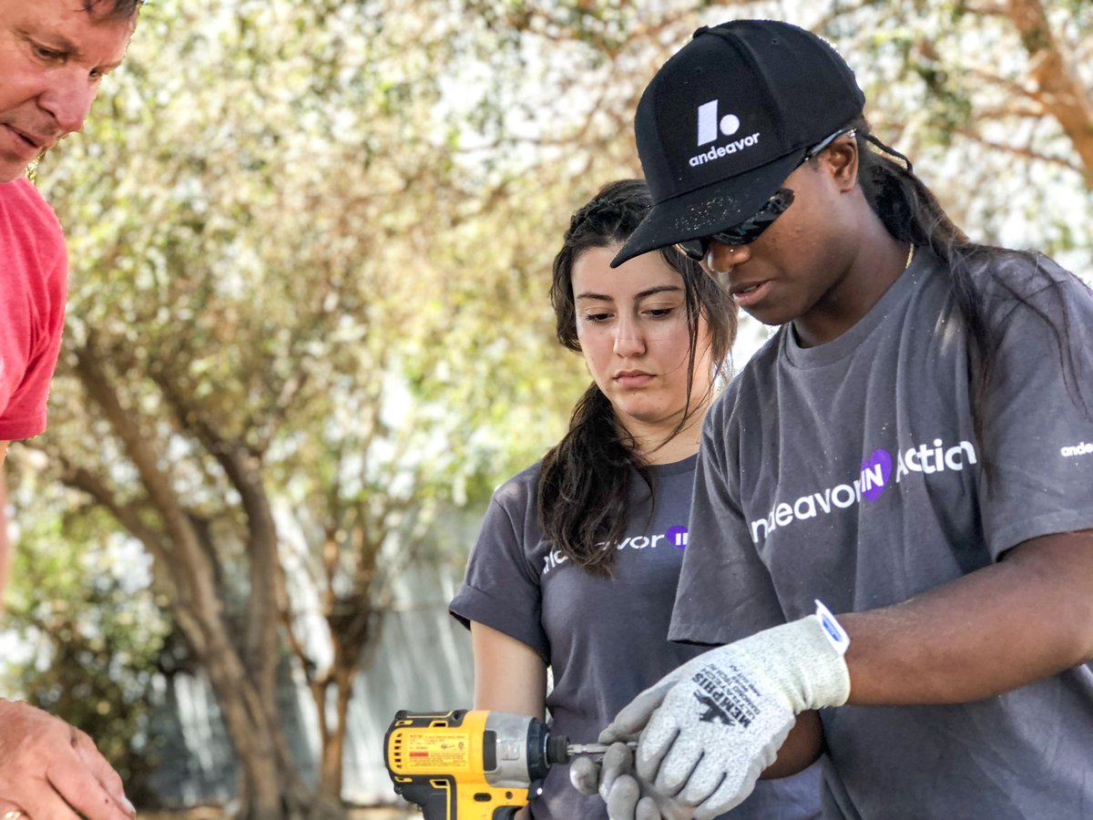 Sharefestinc's tweet photo. With the school year starting at @LASchools, we're reminded of what @andeavor recently did to beautify @WhiteMSCarson this summer! Thank you Andeavor for making that school a better place! For the complete story check out this blog! https://t.co/MkfInpHgur https://t.co/eVqSLEiwoS