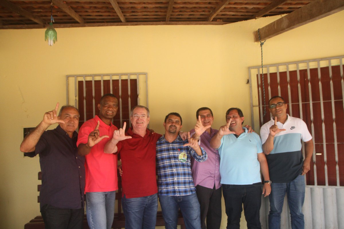 drlevipontes's tweet photo. Consolidei minha reeleição junto ao candidato a deputado federal James Nunes (PV), 4355, na manhã do último sábado 25, no salão Paroquial da Igreja Matriz de Matões do Norte.

#DeputadoLeviPontes #DrLeviPontes #MatoesdoNorte #BaixoParnaiba #Maranhao https://t.co/hQkx1HY2nq