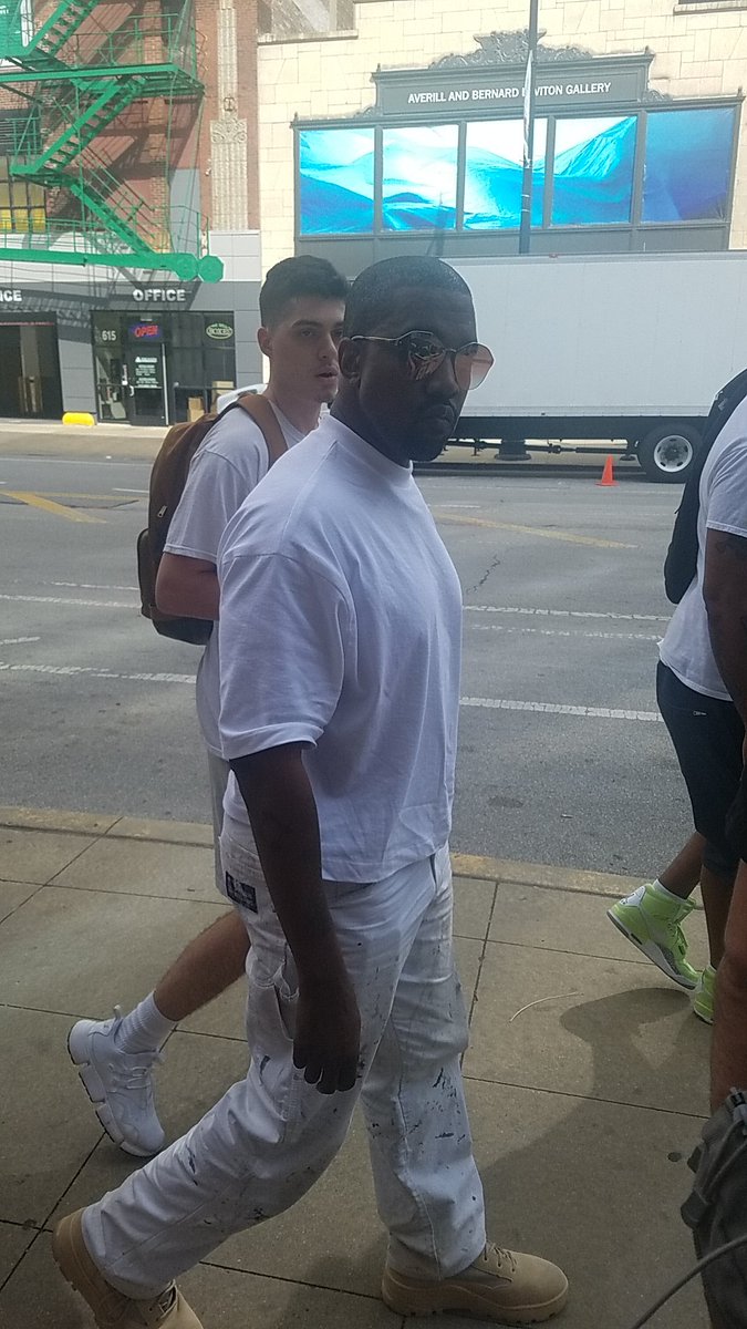 Jareebearrr's tweet photo. Outside harold chicken with ye https://t.co/at7EQjmqLY