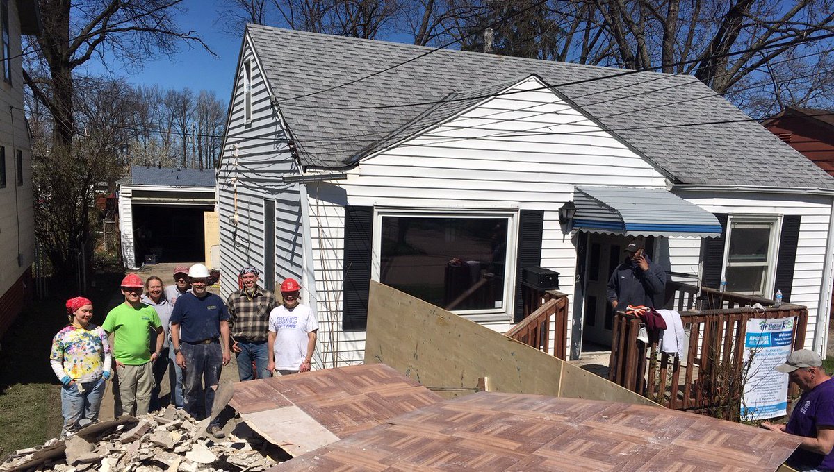 CovenantCLE's tweet photo. #MissionMonday Apostle’s Build will have their a final workday for this year to help rehab houses through the Greater Cleveland Habitat for Humanity . Please contact @CLEHabitat for more information. #faithinaction #covCLE #thisischurch #pcusa #habitatforhumanity #apostlesbuild https://t.co/h2i0vchqny