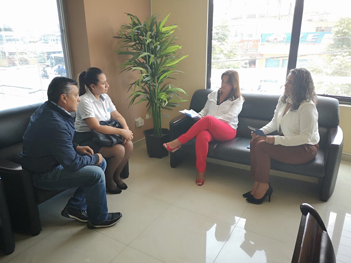 gobertsachila's tweet photo. #TrabajamosJuntos
Mary Verduga, gobernadora de la provincia, recibió la visita de Carlos Avilés, gerente de Scanner con quien dialogó sobre el trabajo en la provincia y su aporte con proyectos de capacitación para fortalecer la seguridad de Santo Domingo de los Tsáchilas. https://t.co/pi2g88dbD9