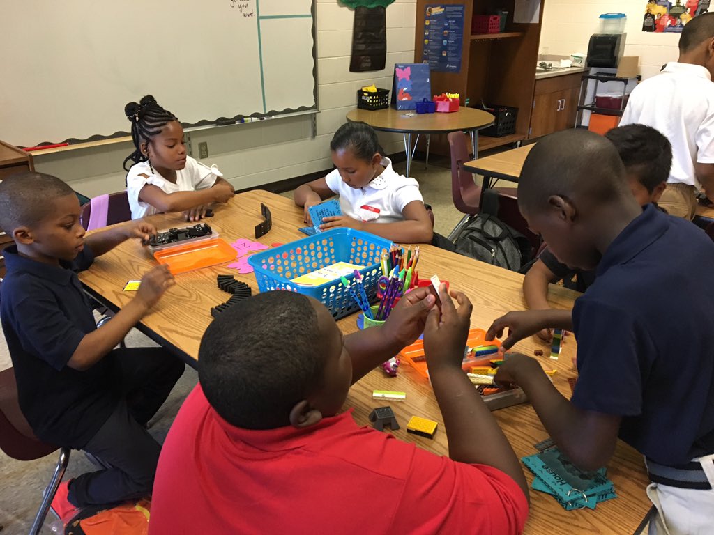 MrsPayne4thPES's tweet photo. Getting to know each other with a cooperative STEM challenge. Great first day! #PESBreakoutYear #PetreeElementary https://t.co/U7I4RnaDq5