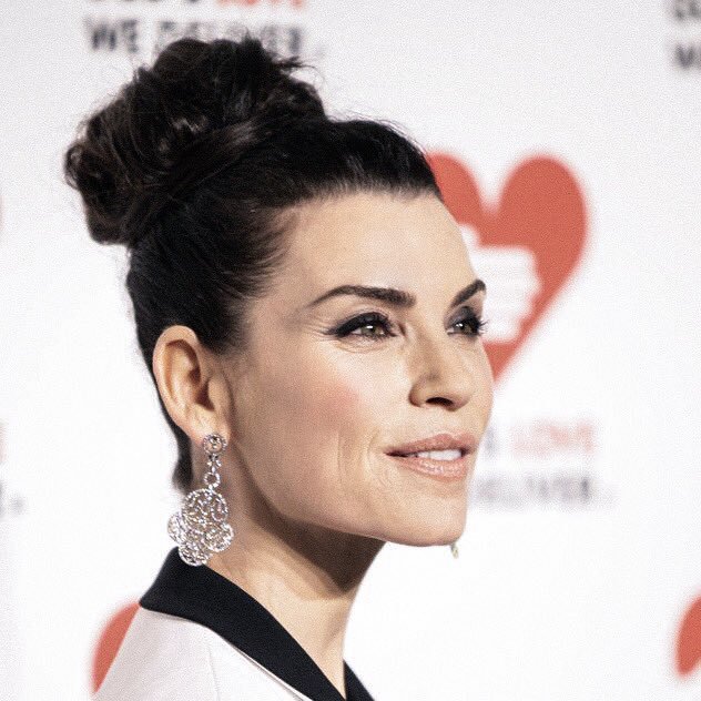 rebelliumfalcon's tweet photo. Who gave Julianna Margulies the right to be this beautiful because I can’t stop staring at these https://t.co/v3lDNoJPuO