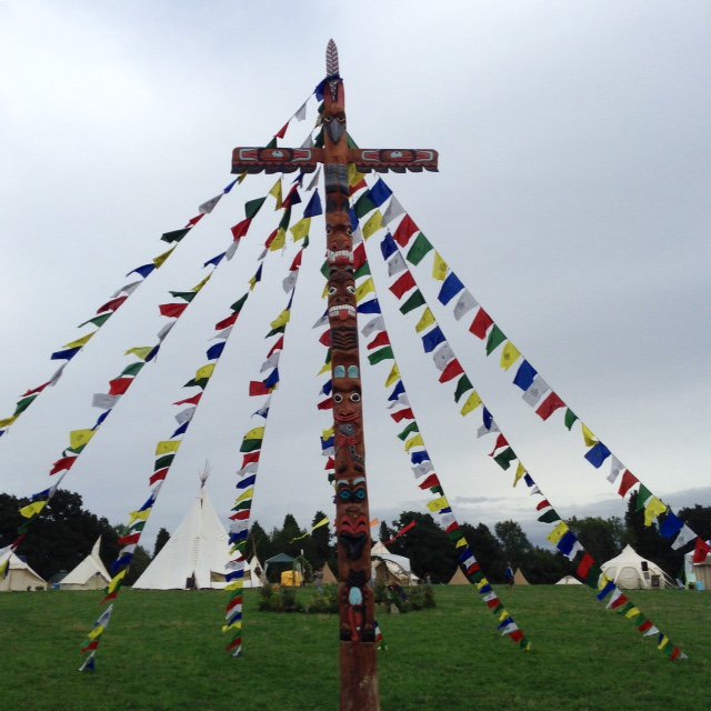 FreyaIngva's tweet photo. A corner dedicated to all the lovers of #freedom #wisdom #nativecultures &amp; #nature

#IntoTheWild #summer #summerfestival #festival #flags #totem #tipi #yurt #gathering #community #party #England #Sussex #WestSussex #Chiddinglye #August  #dowsing #diviner #dowser #divining https://t.co/o1CIkT90w1