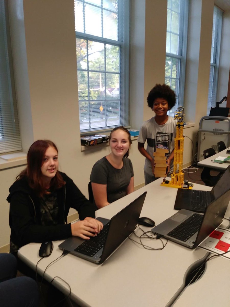 sowders_jamie's tweet photo. Students coding a crane in our new STEAM Lab. Excited to see what the future holds! Keep up the great work @KeepCalmSTEAMon. #SPUnites #SPJagPride #iamcps https://t.co/F2pLB8LgEZ