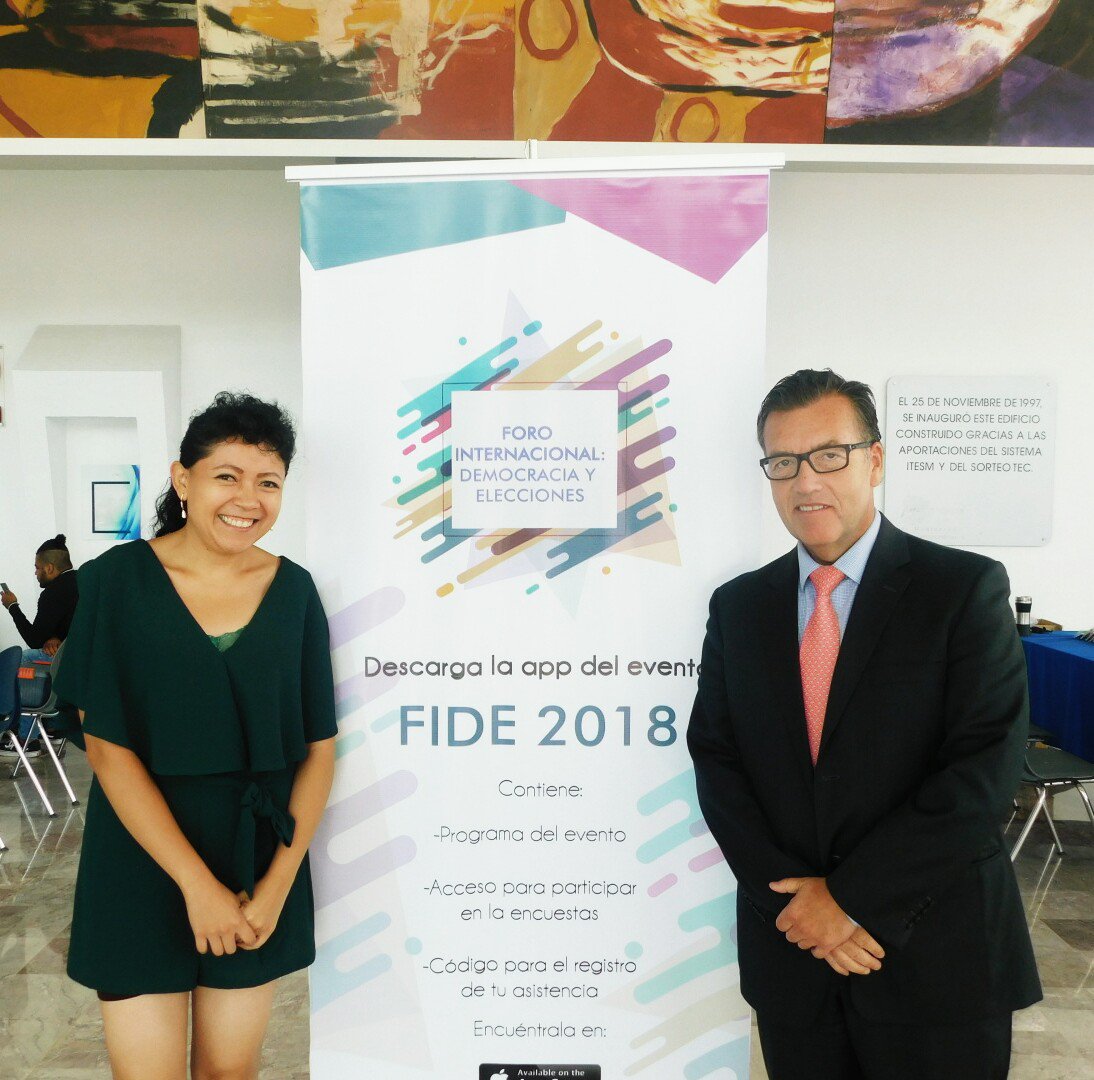 rdrocio's tweet photo. #FIDE2018 un gusto escuchar y aprender de @pfgajardo @IRI_es #Democracia y #Elecciones https://t.co/cgcxKhByGw