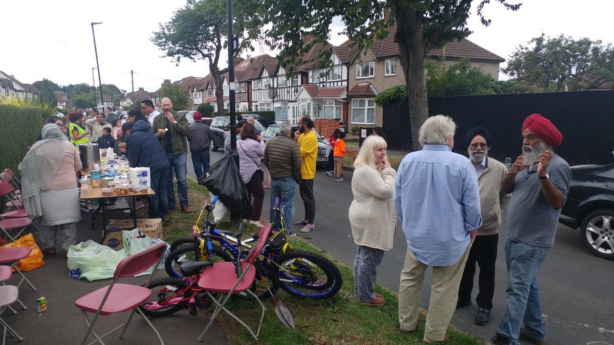roshy_dhaliwal's tweet photo. #hestonactiongroup #steveCurran #hounslowhighways #seemamalhotra #londonboroughhounslow https://t.co/zj0H0vQfAX