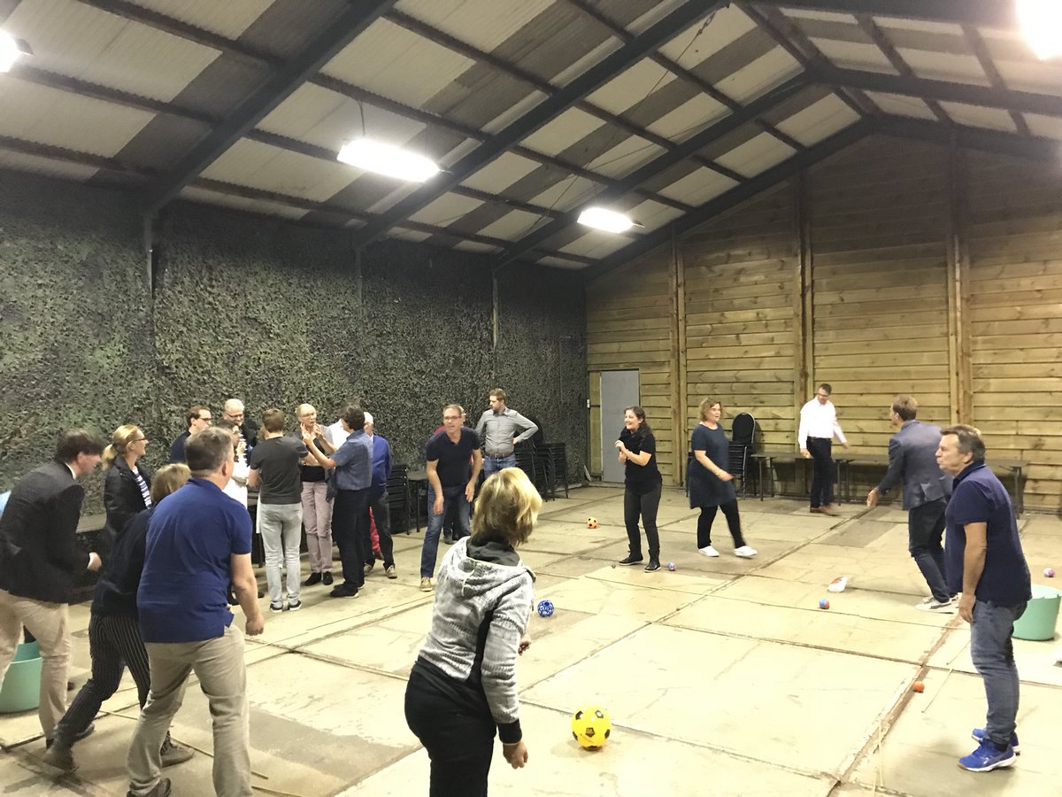 ingeborgterlaak's tweet image. Start politieke jaar #raad079. Met peptalk en workshop over samenspel, afgesloten met opklimmen tot grote hoogte bij Ayers Rock Zoetermeer!