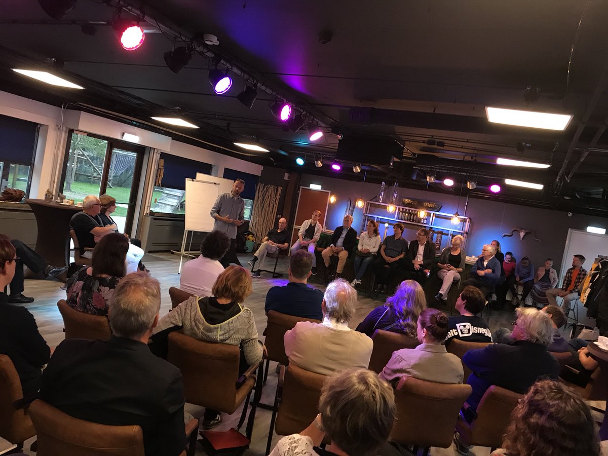 ingeborgterlaak's tweet image. Start politieke jaar #raad079. Met peptalk en workshop over samenspel, afgesloten met opklimmen tot grote hoogte bij Ayers Rock Zoetermeer!