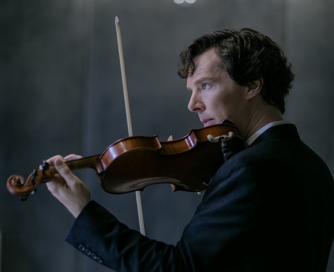 Twitter पर Axnミステリー 今日は バイオリンの日 ということで ２人のシャーロック ホームズのこの写真を Axnミステリー シャーロック カンバーバッチ