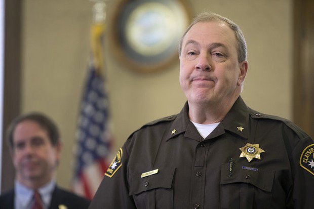 Oregonian's tweet image. 16 Oregon sheriffs ask voters to repeal 30-year-old sanctuary state law bit.ly/2MXZeE8