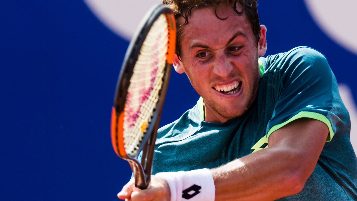 Un estreno con épica y drama 🇪🇸 @Robertocarba93 logró su primera victoria en un Grand Slam, superando mareos, vómitos, a Krueger y una torcedura en el tobillo #USOpen ➡️ bit.ly/2BSglD1