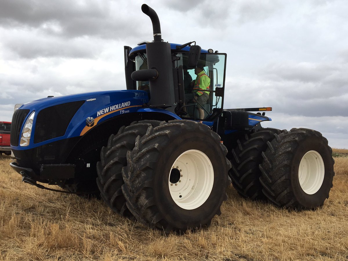 mitchapalooza18's tweet image. Got our hands on a T9.565 w/ #AutoCommand (CVT) transmission today, &amp;amp; took er out for a rip. Killer option. @mazergroup @NHAgriculture
