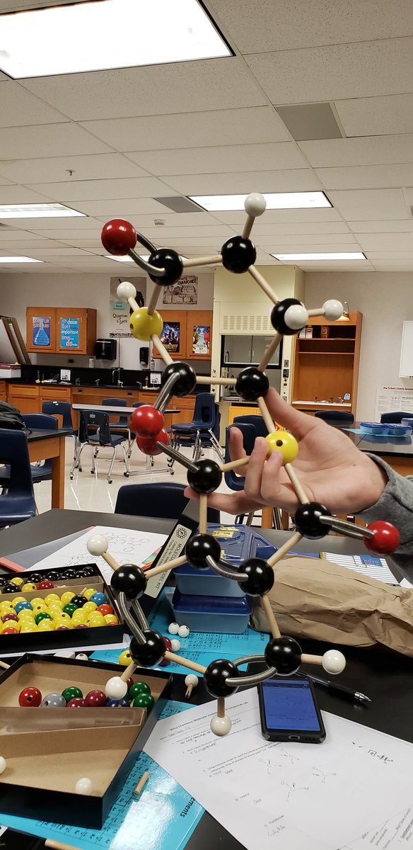 SandyKulkarnee's tweet photo. My #AHSIBChem Ss enjoyed #MolecularModels Lab to construct #ChiralCompounds #IBChem #Chirality #OChem https://t.co/PJbjw4O9xS