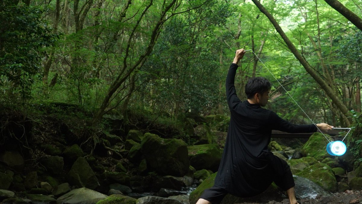 MochiJuggles's tweet photo. I love to do diabolo in the forest.
#mochijuggles #mochipower #juggling #diabolo #circusway #望月ゆうさく #yusakumochizuki #mochi #agt #artist #cirque #circus #ディアボロ #ジャグリング https://t.co/v3wQFJkbp3