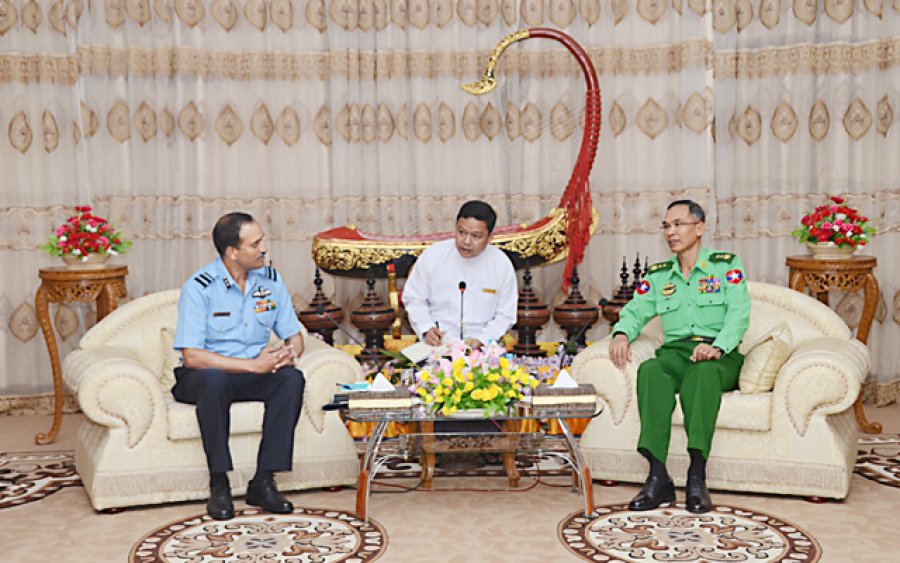 ႏွစ္ႏိုင္ငံ တပ္မေတာ္မ်ားအၾကား ပူးေပါင္း ေဆာင္ရြက္မႈမ်ား ရင္းႏွီးပြင့္လင္းစြာ ေဆြးေႏြး 
bit.ly/2MTsT1n