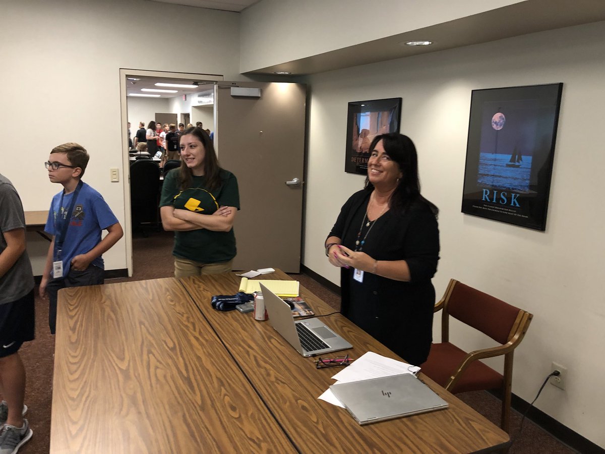 cbjjaffe's tweet image. Proud of our entire team!  Student iTeam training went very well.  #cbsdtech #cbinnovate