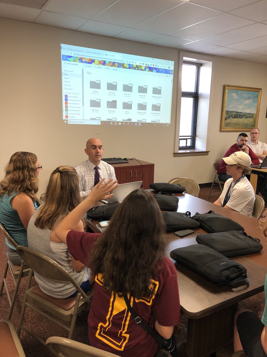 cbjjaffe's tweet image. Proud of our entire team!  Student iTeam training went very well.  #cbsdtech #cbinnovate