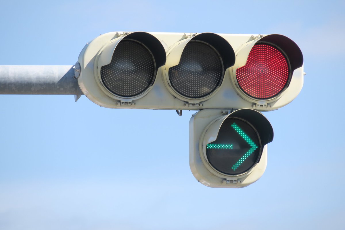 Shohei Green 初期led 3列交互矢印 樹脂丸型 以下の2ヵ所で現存してました 春日井市 勝川町3 小牧市 北外山 初期独特の細かいledがなんとも言えません 愛知県においては 大変貴重になりました 特に とかは低コストに置き換わかる可能性も