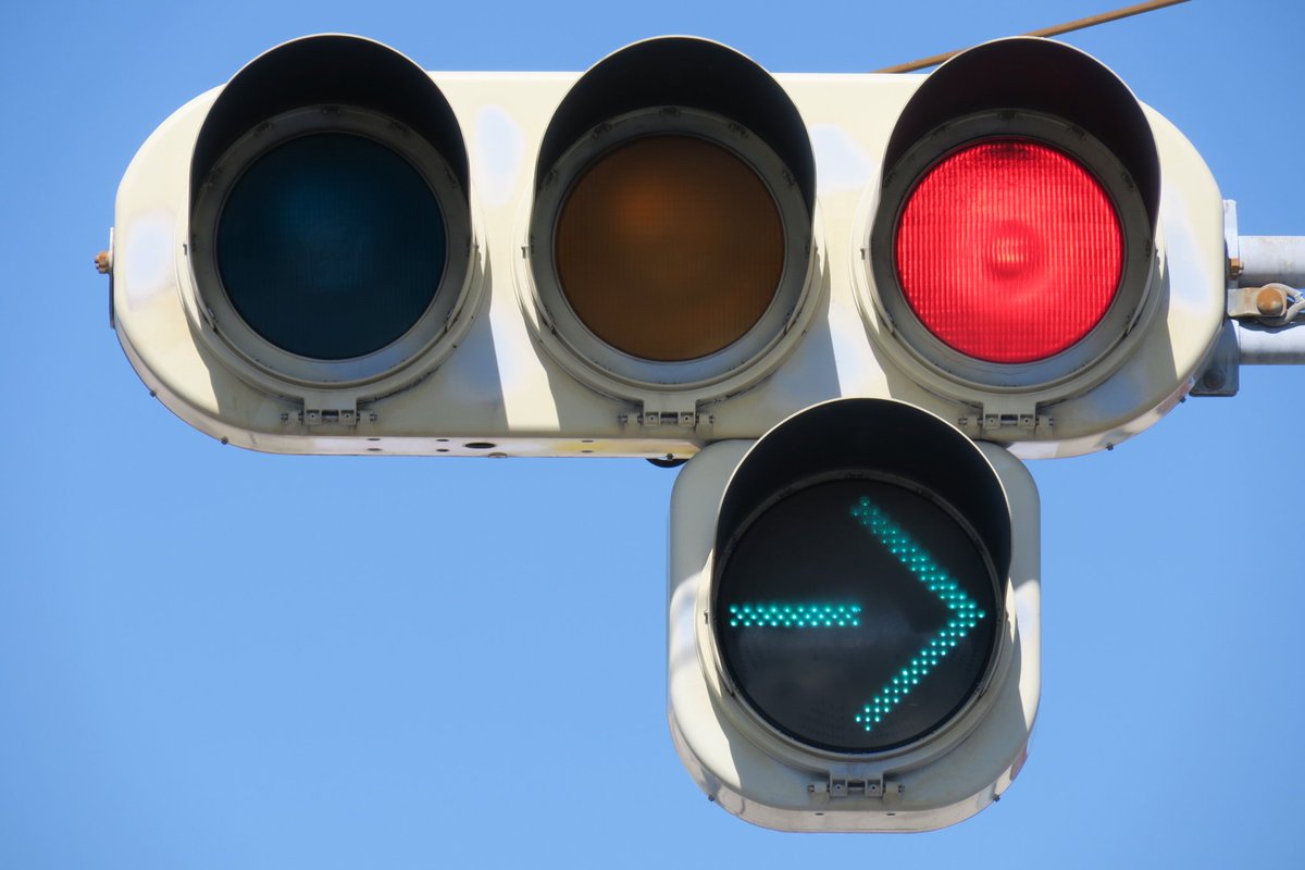 Shohei Green 初期led 3列交互矢印 樹脂丸型 以下の2ヵ所で現存してました 春日井市 勝川町3 小牧市 北外山 初期独特の細かいledがなんとも言えません 愛知県においては 大変貴重になりました 特に とかは低コストに置き換わかる可能性も