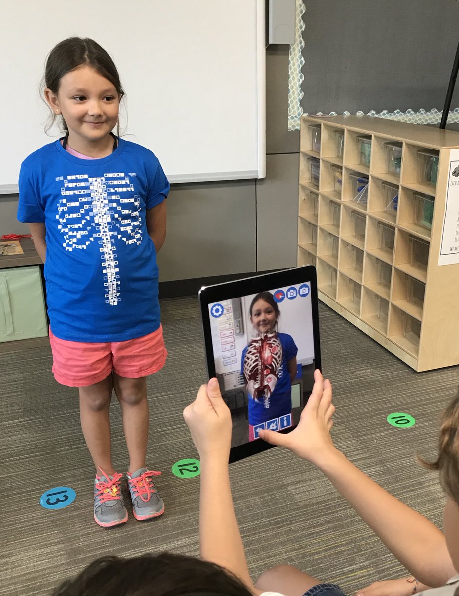 DianaFraire3's tweet photo. More pictures from today’s learning about the human body with virtual reality. #edutech #educhat #ACECubs #katyelemtech #BeTheLegacy @KatyOOL @curiscope https://t.co/qa7cZxhWWT
