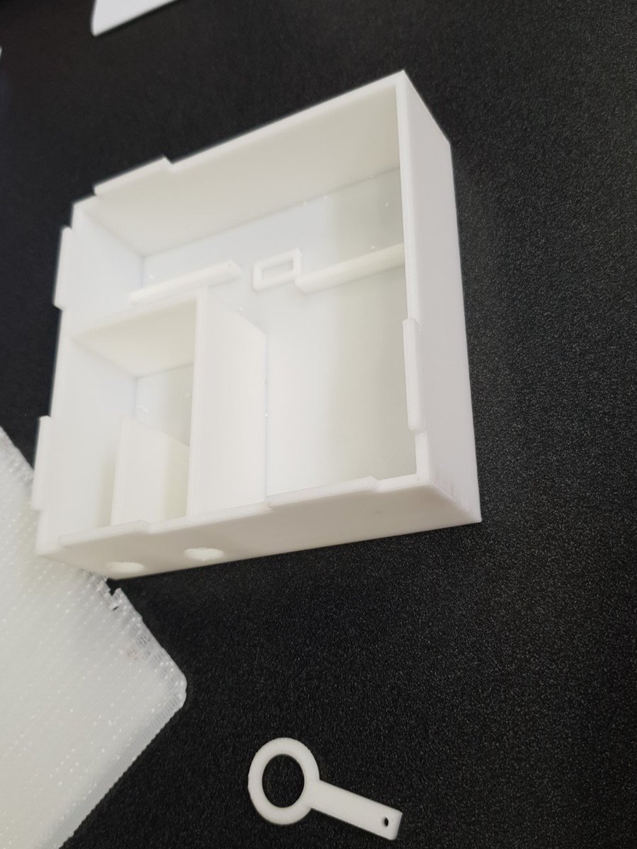 Bec_NZ1's tweet photo. Getting a group of girls to work on building a quadrupole ion trap. Thanks #hst2018 Loving getting access to the 3D printer. What else have ppl built or developed in physics-clubs? #GirlsinSTEM #GirlsinPhysics #NextGenScientists #NewToClubs #HopingToInspire https://t.co/BN4aPGD1yt
