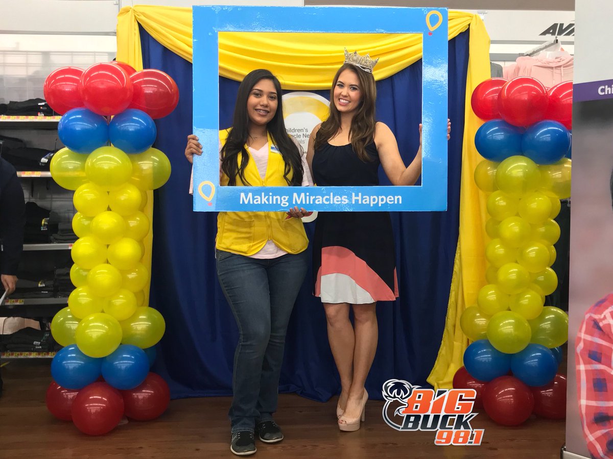 👑 <a href="/MissAmerica/">Miss America</a> <a href="/CaraMund/">Cara Mund</a> was in Laredo to kick off the annual fundraising campaign for @CMNhospitals. For the past 3 years Walmart store #554 has been recognized as the top store nationwide to raise the most funds. #98DaysOfSummer #HolaLaredo