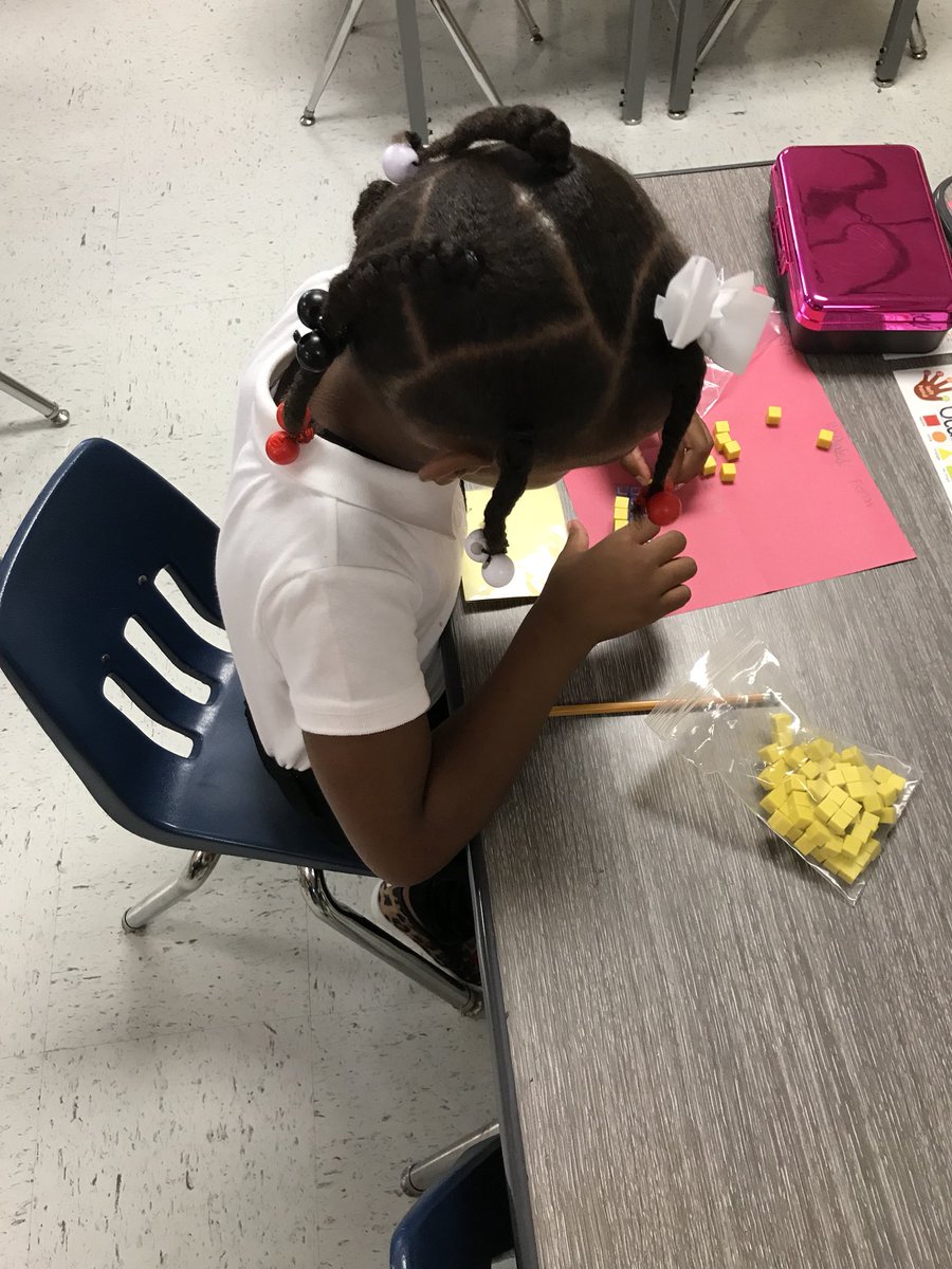 MsHdz5th's tweet photo. And on the second week of school, we worked in our stations! #Progress #ThatConcentration #MsHsMathematicians https://t.co/ptgtYDcZZb