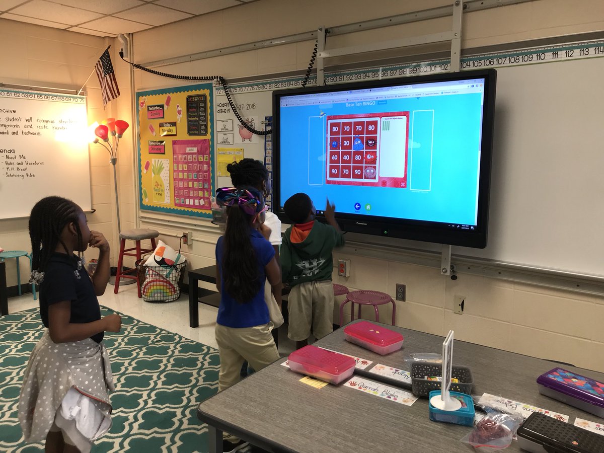 MsHdz5th's tweet photo. And on the second week of school, we worked in our stations! #Progress #ThatConcentration #MsHsMathematicians https://t.co/ptgtYDcZZb