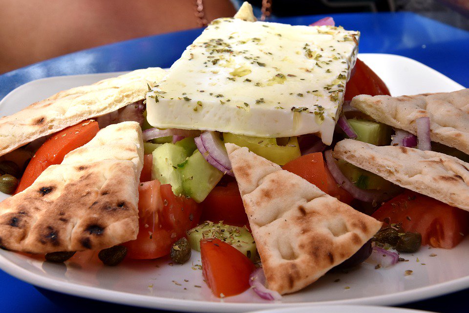 MDRecipeBook's tweet photo. Nothing beats really good #GreekSalad. Find the best recipe and more great Mediterranean diet dishes to make at #MediterraneanFoodRecipes. 
For details, click here: https://t.co/JyGVKAI7Bc

#MediterraneanDietRecipeBook #MediterraneanDiet #MDRecipeBook #HealthyDiet https://t.co/WToluH6EIl