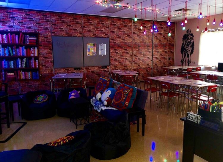 fcsd_FHS_APs's tweet photo. Did you know our very own @missvanben WON the Coolest Classroom Contest, courtesy of @WKRQ ...?! It is complete with color-changing lights, a “fireplace” and all the flexible seating you can imagine, which allows students to feel comfortable while learning! Congrats! 🎉👏🏼👏🏼 https://t.co/nzj141xb0q