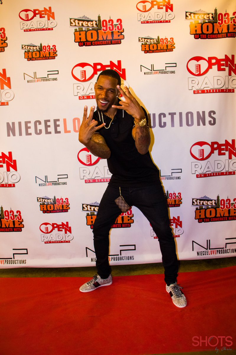 More recap photos from @2realmacdatfee first comedy show “SON, this is my life” Media & Red carpet brought to you by @opennradio & @shotsbychris_ 📸🔥 •
•
•#explorepage #explore #redcarpet #showcase #mediacoverage #houstonmedia #media #mediateam #radio #shotsbychris