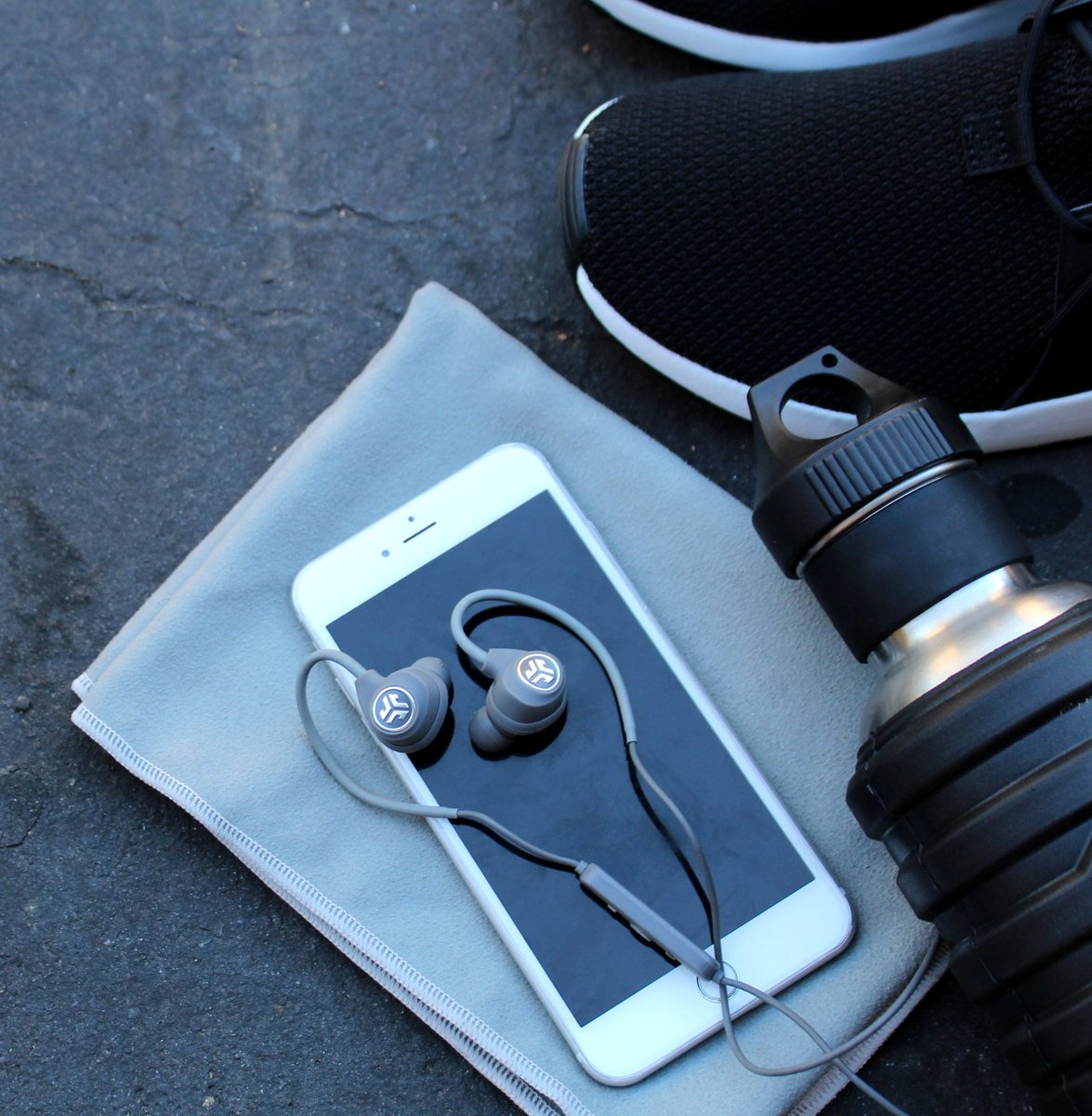 JLabAudioUK's tweet photo. What are your workout essentials? Grab your gear and get ready to GO! #MondayMotivation https://t.co/06kVqkDtMl https://t.co/QMHmMdkhIy