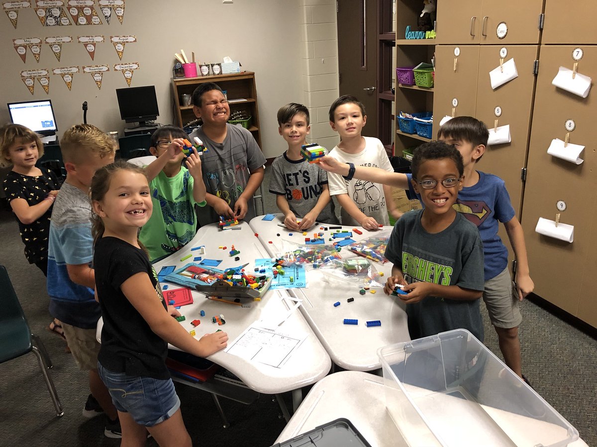 ClausellBriana's tweet photo. Students used our class S.T.E.A.M. bins to create some awesome things! #creativity https://t.co/jRoFZEAVfZ
