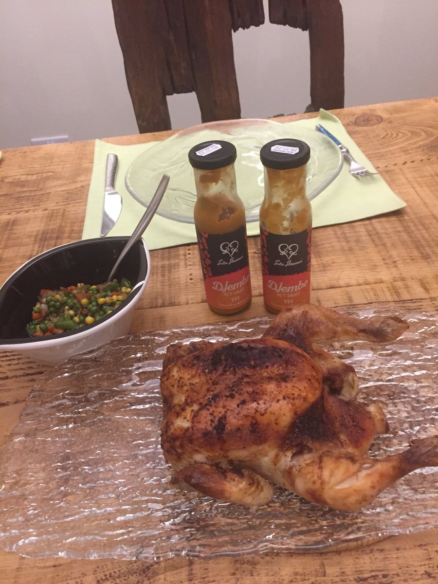 FulaFlavour's tweet photo. Roast chicken dinner marinated with Djembe sauce. Joint cooking effort with my wonderful friend #Djembesauce #roastchicken #roastinbag #Englishdinner #healthyeating #lovetocook #spicyfood #hotandspicy https://t.co/sjrJtmoSYd