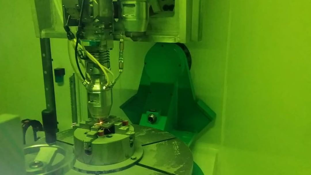 AutodeskHSM's tweet image. Amazed at what the future of technology will bring society. Guess we can&apos;t question how to make a generative designed part. 😏

(IG) @beam_machines we need one at our facility.

#autodeskmfg #powermill #autodeskcam #generativedesign instagram.com/p/BimldRSn-yQ/…