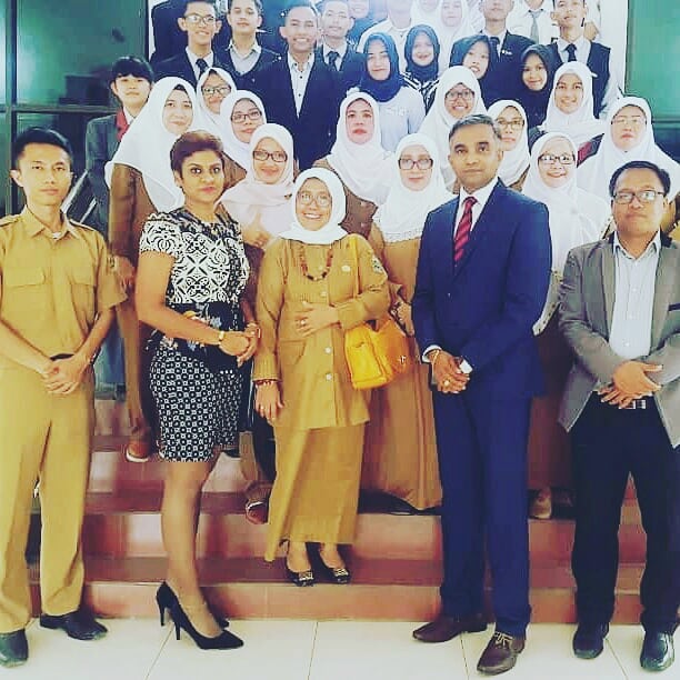 StudyRoof's tweet photo. #smknegeri1kotaserang #hotelmanagement #indonesia #kotaserang #banten #sijiloperasiperhotelan #internship #internshipstudent #intershiplife #interns
#studyroofmalaysia #marketworkzinspiren #marketworkzinspirensdnbhd

Visit to SMK negeri 1 Kota Serang, Banten Indonesia https://t.co/OibeZEVC5r