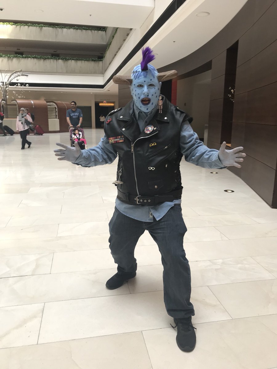 T_Ruff1's tweet photo. Hey @howiemandel look who I found at #WizardWorld #LittleMonsters @BenSavage https://t.co/ei1zqSBbYz