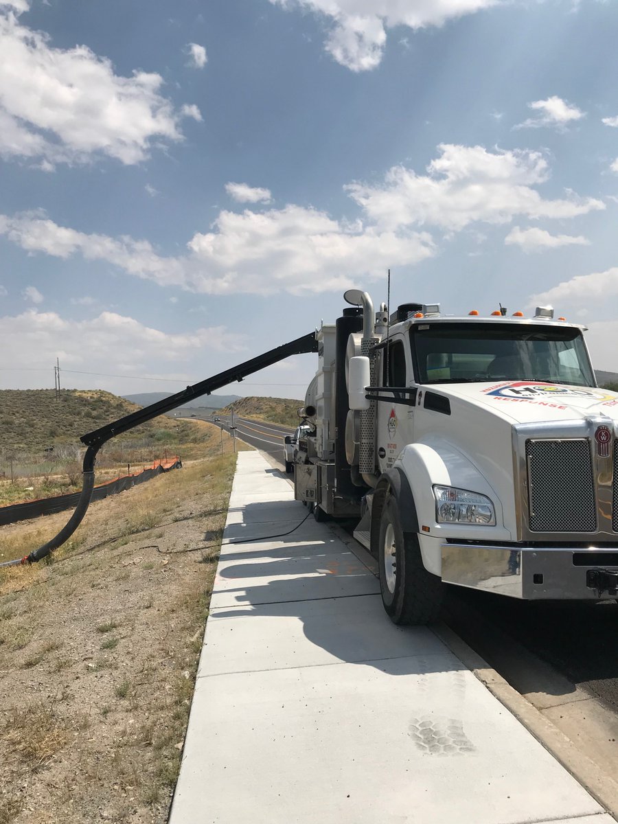 JobsH2o's tweet photo. A beautiful day in Park City Utah, where our SLC crew is working on utility line locating! A few more months and those mountains will have snow caps:) #slc #teamwork #emergencyresponse #hazmatlife https://t.co/f4gVXptWgU