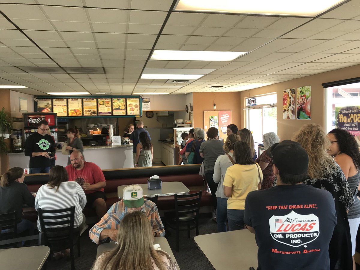 jasonallenRHS's tweet photo. Thank you, thank you, thank you, Tumbleweeds, for Teachers Eat Free day!  Long lines didn’t deter us from getting our taco on.  Your generosity will be paid many times over this year!  #TacoTuesday #trifectachallenge https://t.co/YQsKDkAZvp https://t.co/FeJK0nJyQC