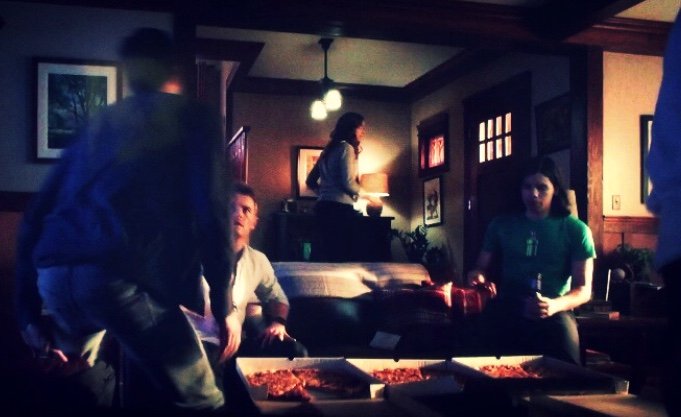 perfectlycait_'s tweet photo. Barry was the FIRST to stand up when Caitlin was leaving. And then we have Cisco vs Barry’s reaction. Cisco reacts like a sibling would. He’s like “what’s her problem?” 😂 But Barry looks like he wants to go after her. #snowbarry always acted like a couple would ❤️ https://t.co/1wtFjzqXqL