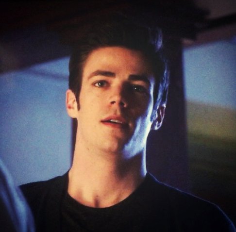 perfectlycait_'s tweet photo. Barry was the FIRST to stand up when Caitlin was leaving. And then we have Cisco vs Barry’s reaction. Cisco reacts like a sibling would. He’s like “what’s her problem?” 😂 But Barry looks like he wants to go after her. #snowbarry always acted like a couple would ❤️ https://t.co/1wtFjzqXqL