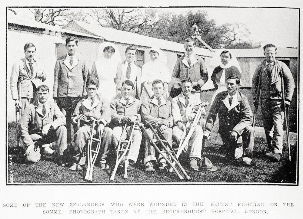 AkWeeklyNews's tweet photo. Some of the New Zealanders who were wounded in the recent fighting on the Somme: photograph taken at the Brockenhurst hospital, London. #WW100 https://t.co/pukZLdAMjE https://t.co/vL2I27wbLe