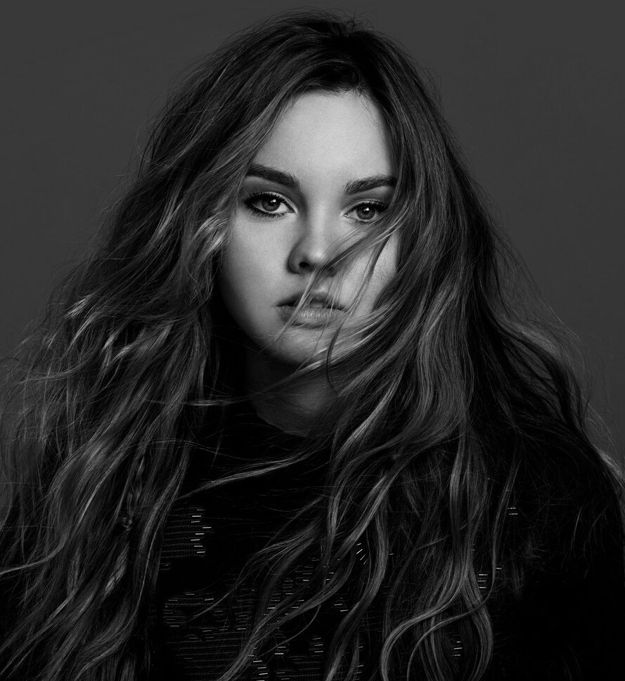 Itzel_MezaM's tweet image. Y también es oficial #LianaLiberato sera #NoraGrey #HushHushMovie ❤