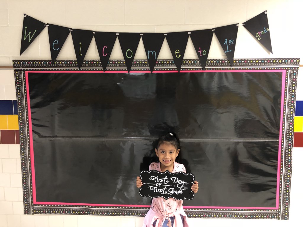 ktorres04's tweet photo. Great 1st day of 1st grade! 📚🍎@warriors112 #firstdayofschool https://t.co/lTVQqFxPAr