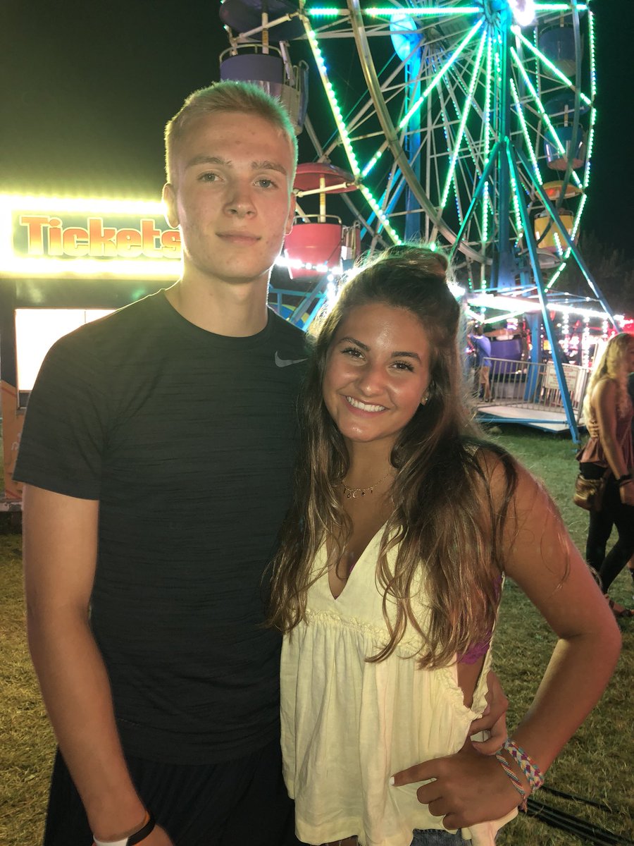 maddielliott3's tweet photo. Happy bday @jamarcus__2 💜 hope ur havin a good one!!!! https://t.co/3WsCLC07So