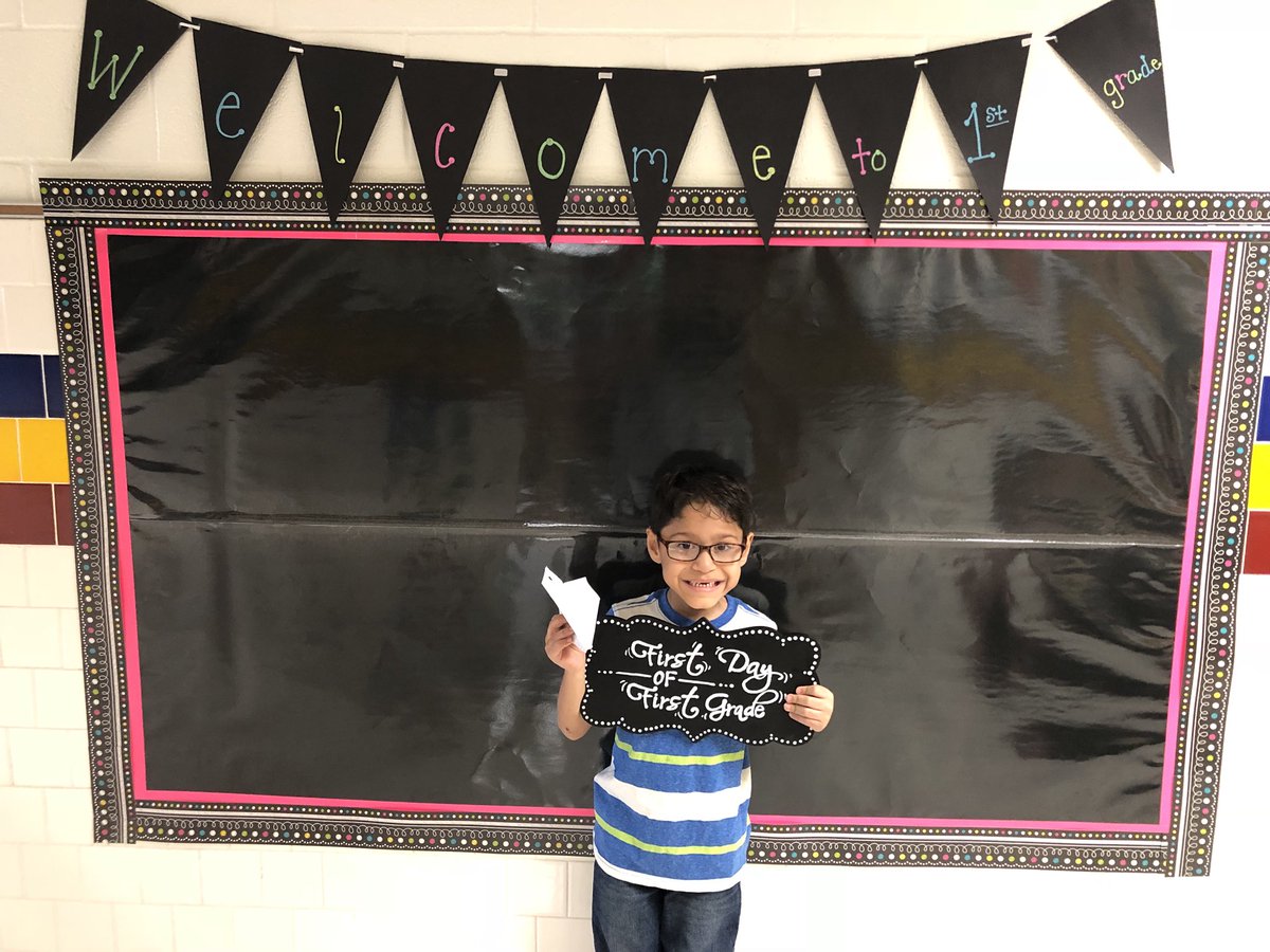 ktorres04's tweet photo. Great 1st day of 1st grade! 📚🍎@warriors112 #firstdayofschool https://t.co/4YWfnIRWJq