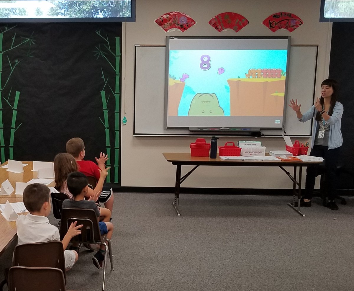 DesertSageElem's tweet photo. Mandarin Specials teacher Ms. Yang teaching 1st graders how to count in Mandarin through music &amp; visuals. #Extraordinary 2nd language learning @DesertSageElem. @DrFinchDVUSD @DVUSD @DSMandarin https://t.co/AOWYl7wc2S